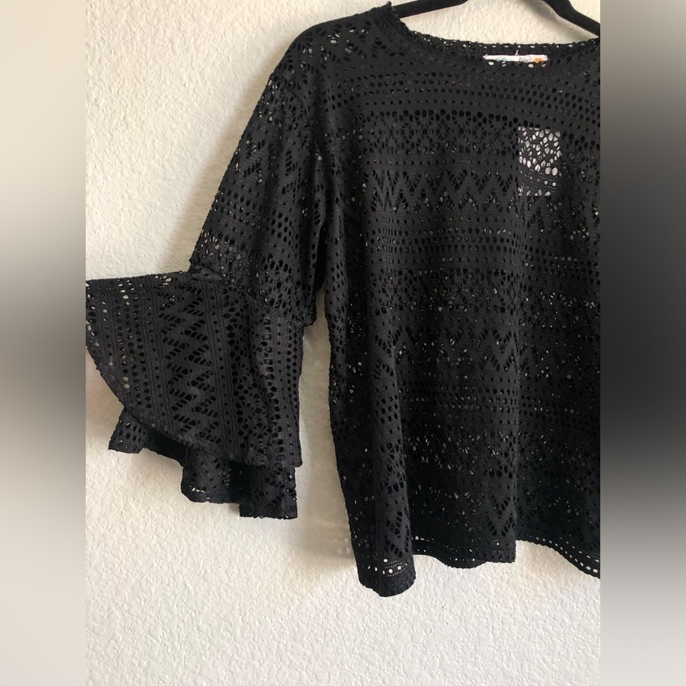 C&C California Black short sleeve waterfall bell sleeve top cover up net medium - Picture 3 of 5